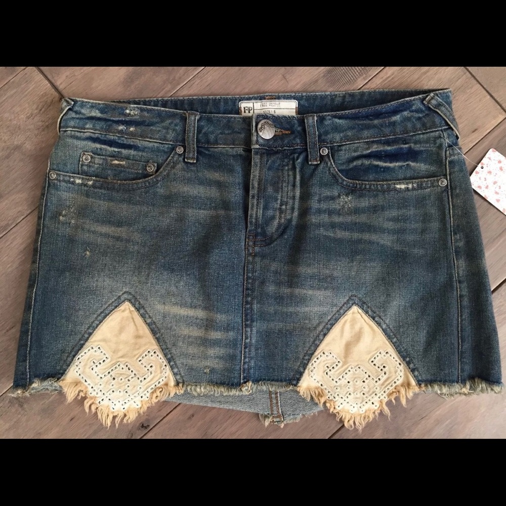 NWT Free People 🔷🔷 Distressed Handkerchief style Jean Skirt Sz 6